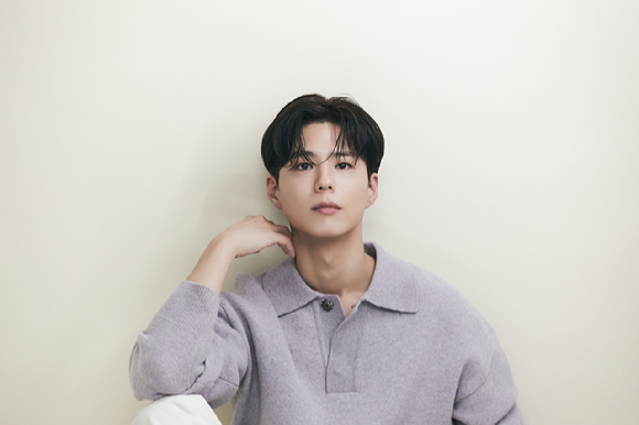 배우 박보검이 영화 '원더랜드' 인터뷰에 앞서 포즈를 취하고 있다. [사진=더블랙레이블, (주)에이스메이커무비웍스]