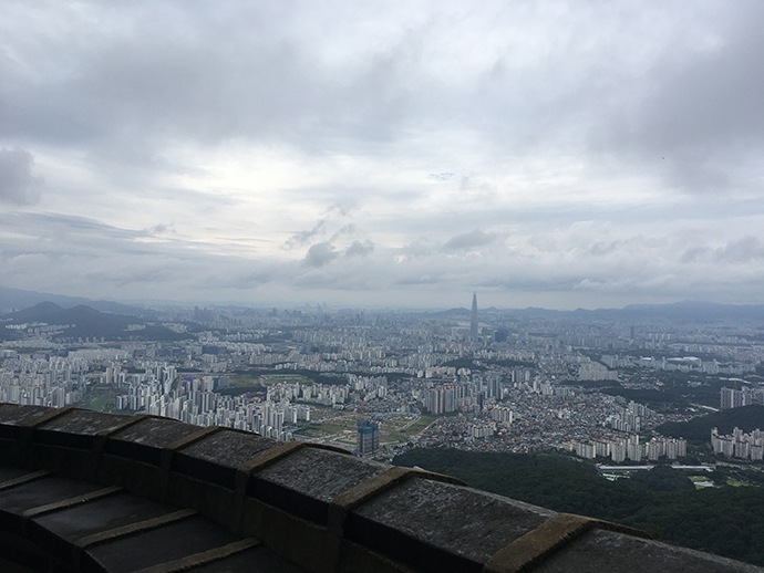 성곽-너머-서울-도시-풍경1