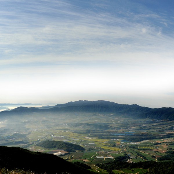 하늘에서 바라본 펀치볼의 풍경