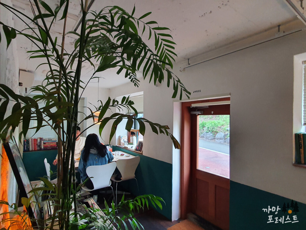 운멜로랩 매장내부