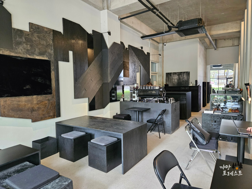 신동 티유티 카페 매장 내부