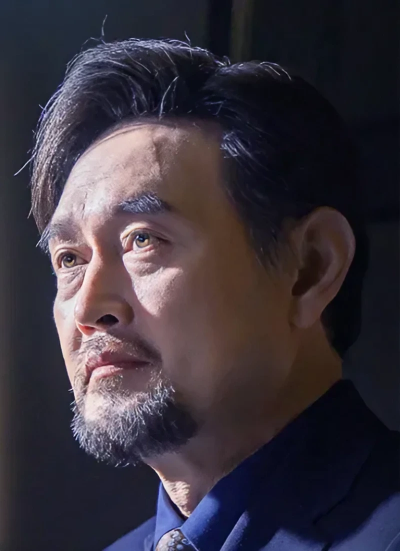 나의 해피엔드에서 새치머리에 턱수염이 있는 권영익을 연기하는 배우 김명수