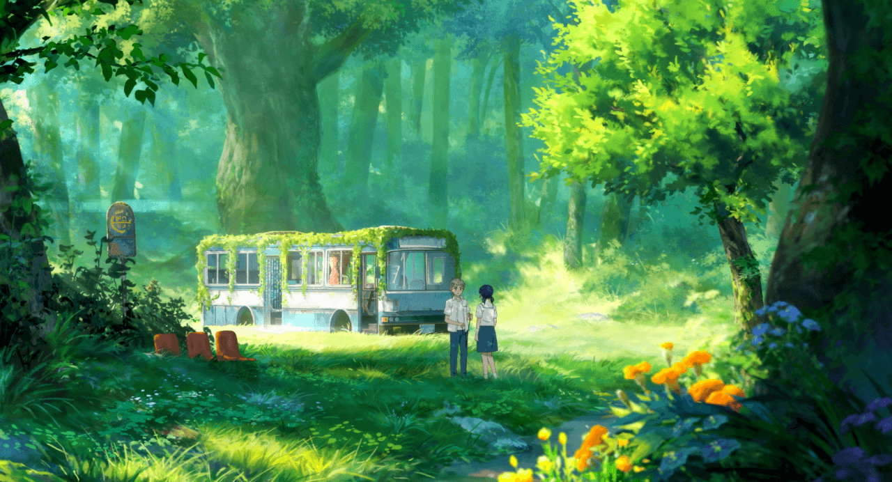 숲 속의 버스 아지트 배경으로 서 있는 학생 두 명