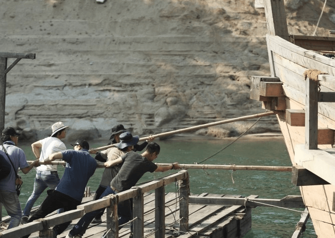 진짜를 대신한 가짜