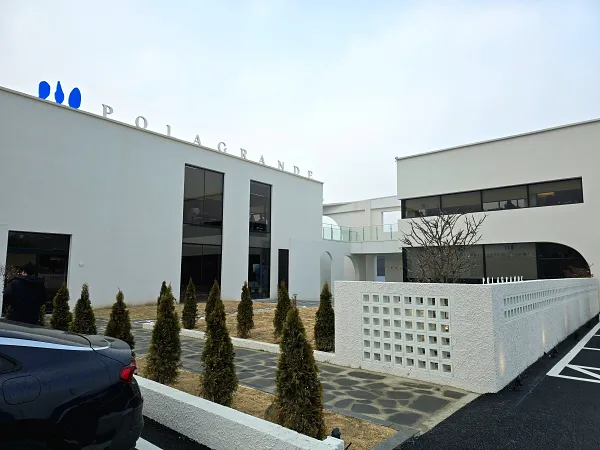 폴라그란데 외부