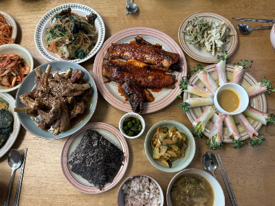 부모 세대 식사 문화 가족 식탁 모습