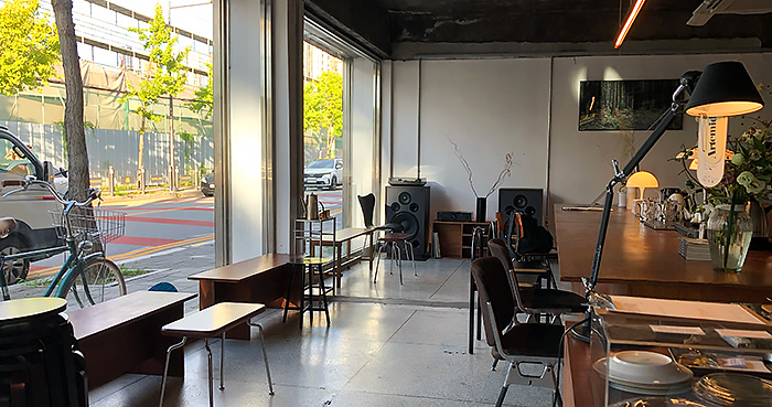 광주-북구-카페-수평선-내부