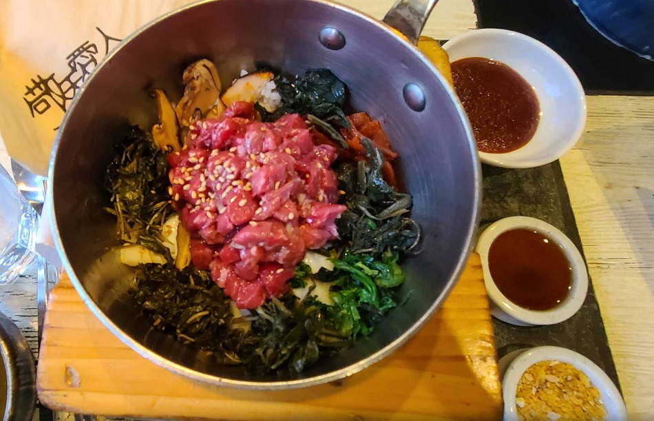 신선한 한우로 만들어져 부드럽고 달달한 맛이 인상적 육회