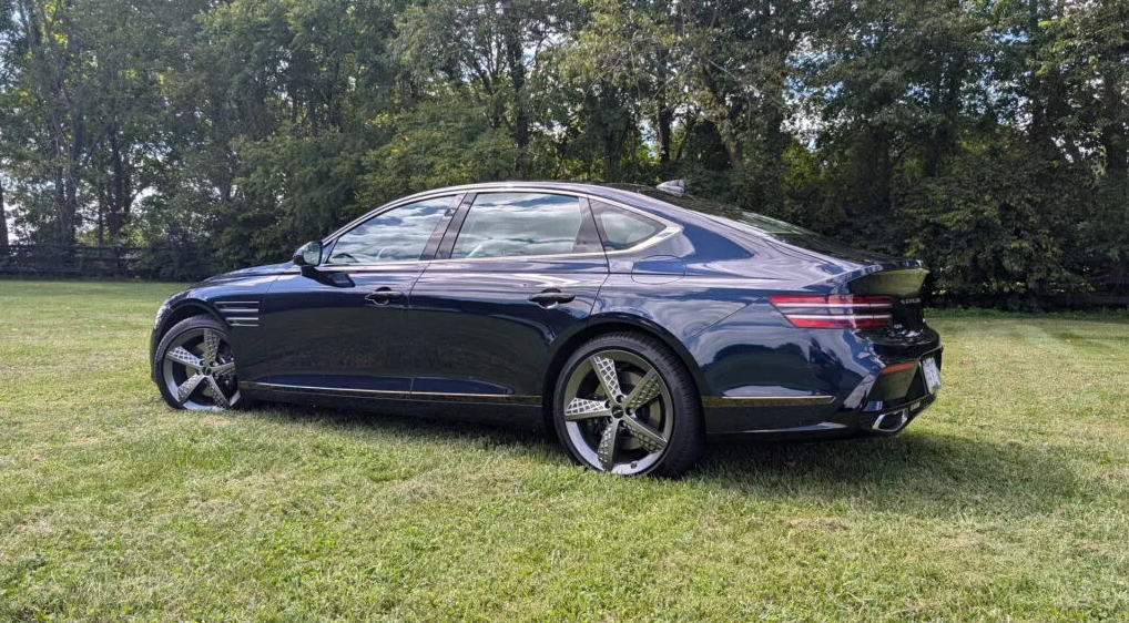 제네시스 G80 VS BMW 520i