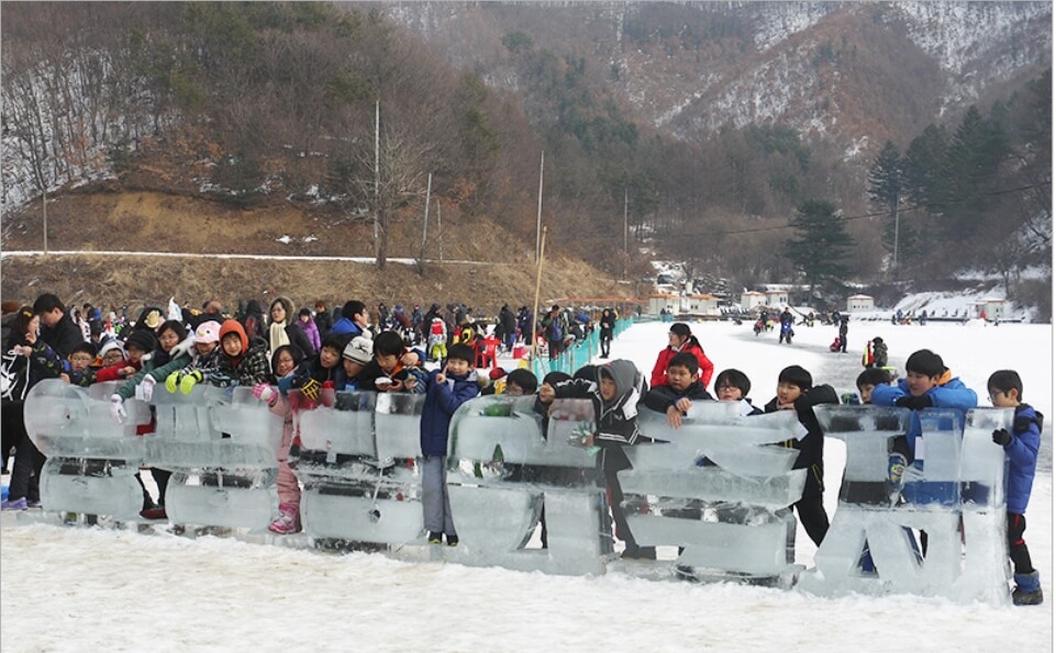 양평 빙어축제, 백동저수지 눈썰매, 백동저수지는 물이 맑은 양평의 깊은 산중에 있습니다.