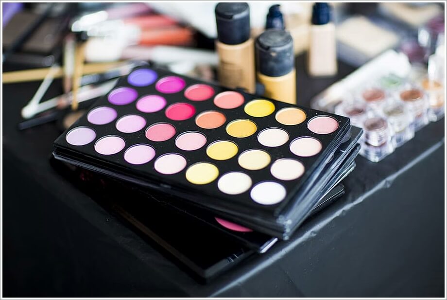 여드름 생기는 이유-화장품