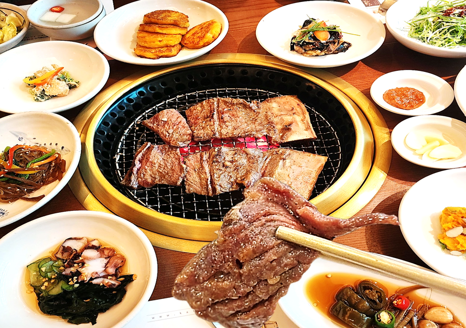 가보정의 프리미엄 갈비와 명품 반찬 한 상 차림