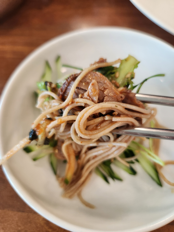 막국수와_수육무침