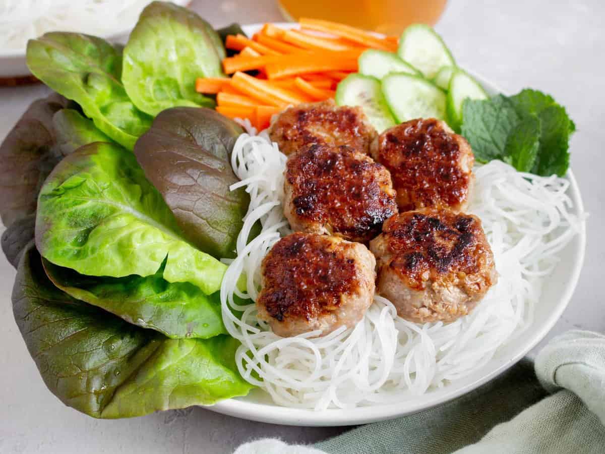 분 짜(B&uacute;n Chả)