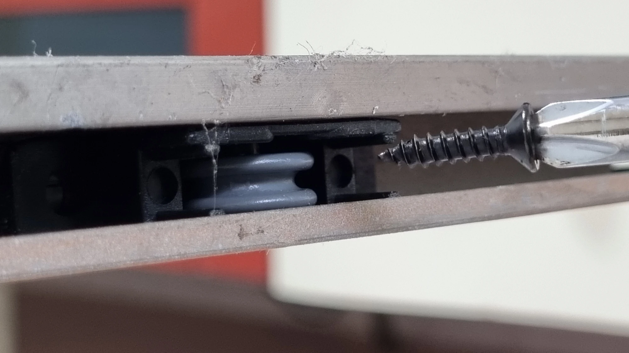 베란다 알루미늄 방충망 교체 수리 완료 모습