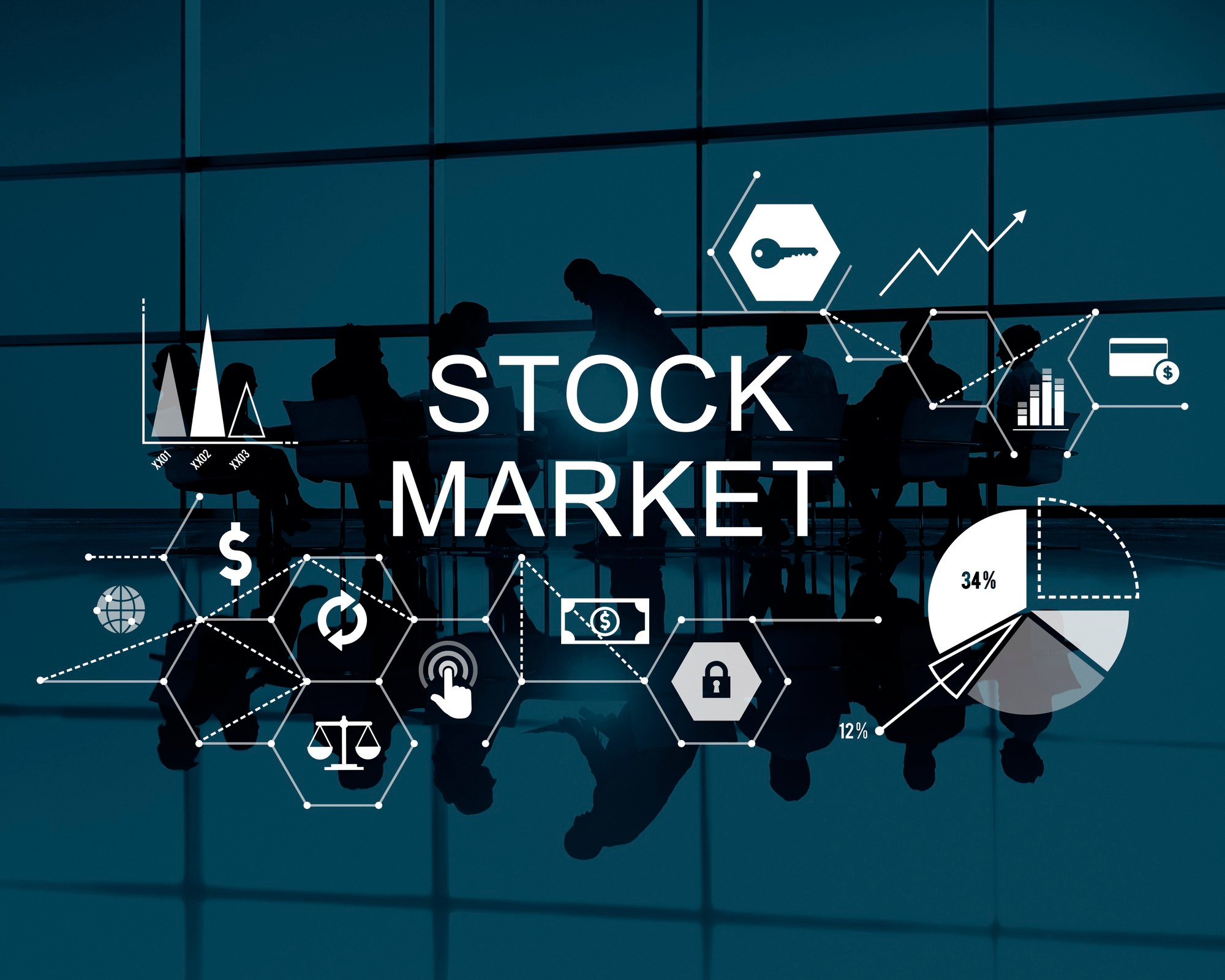 stock market이라는 영문자와 함께 증권회사 사무실을 배경으로한 그림