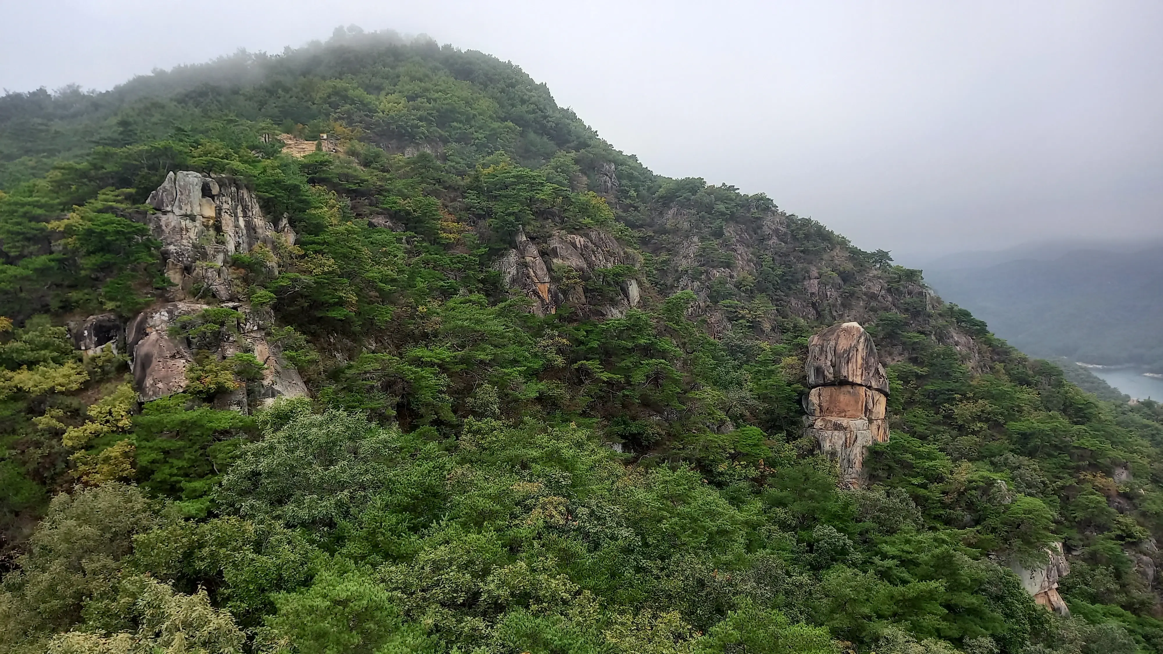 구담봉의 산세 모습