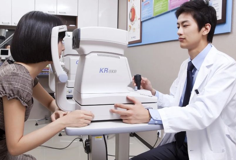 눈에 이물질이 낀것 같은 증상