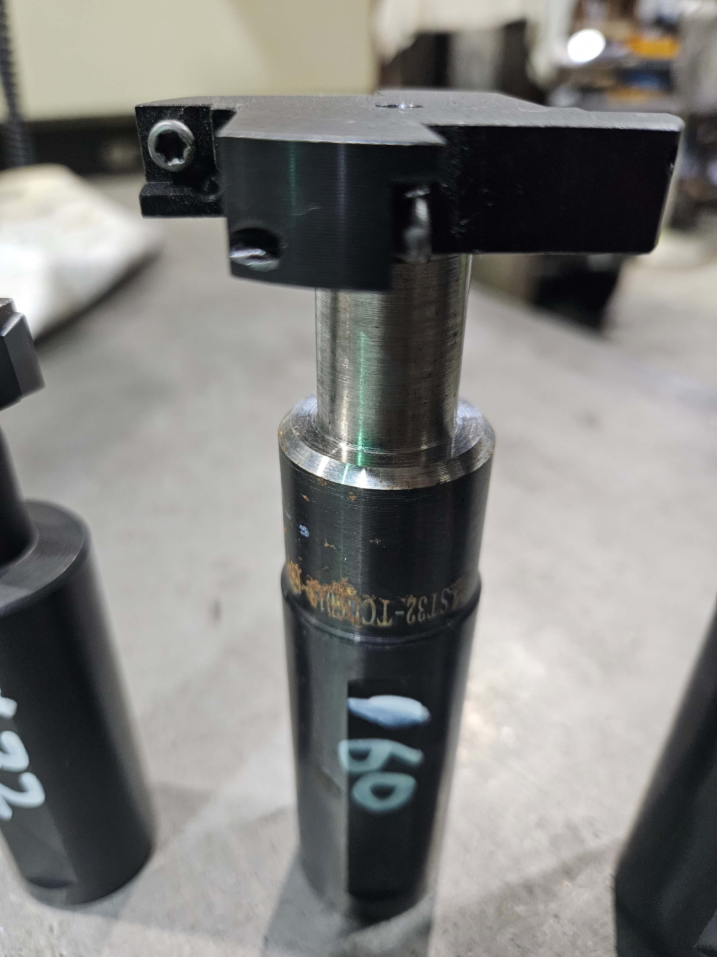 기성품 및 제작 티커터