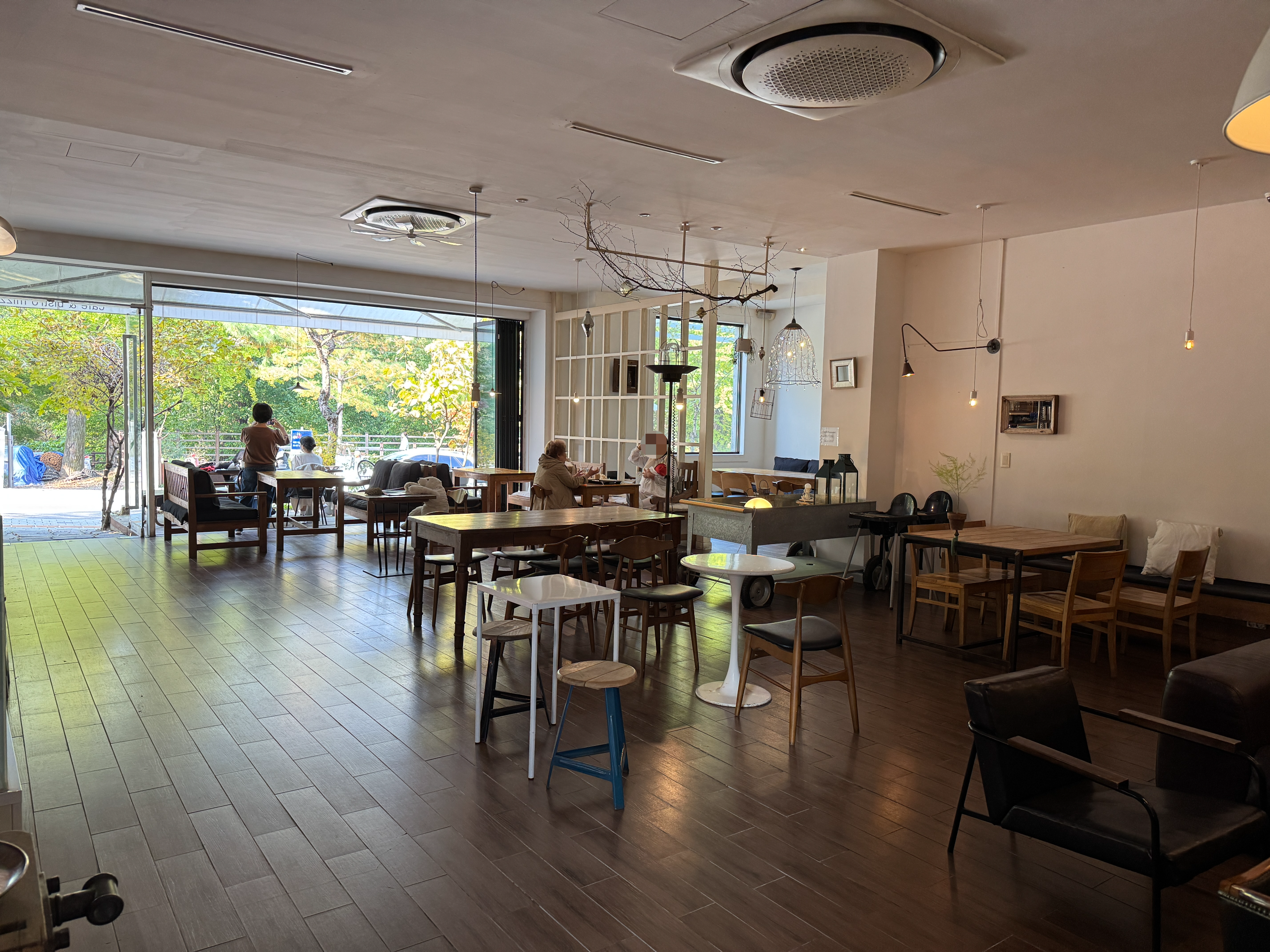 419카페거리-미즐카페엠-1층홀