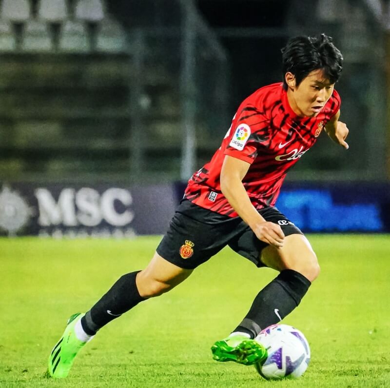 드리블-하는-이강인-선수