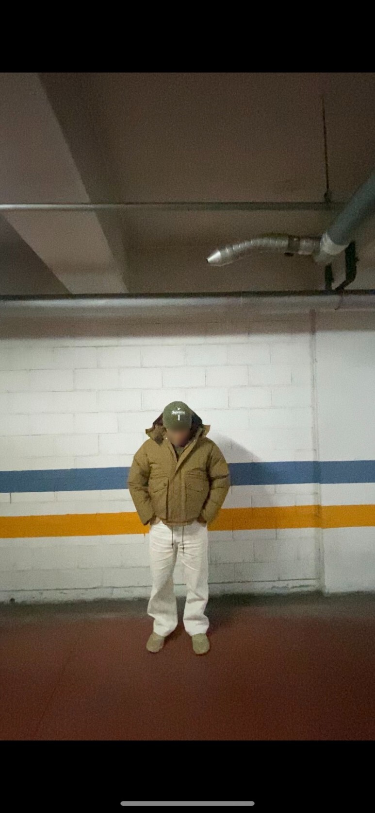데일리룩(오뭘입) 슈프림x뉴에라 비니, 유니폼브릿지 파카점퍼패딩, 무신사스탠다드 크림 와이드데님팬츠, 아디다스 오즈위고, 남자데일리룩, 남자데일리코디, 남자데일리패션, ootd