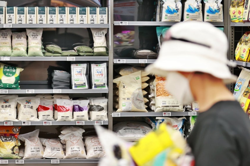 최근 일본에선 '쌀 품귀 현상'이 벌어지면서 품질 좋은 한국산 쌀이 새로운 대안으로 주목받고 있다.