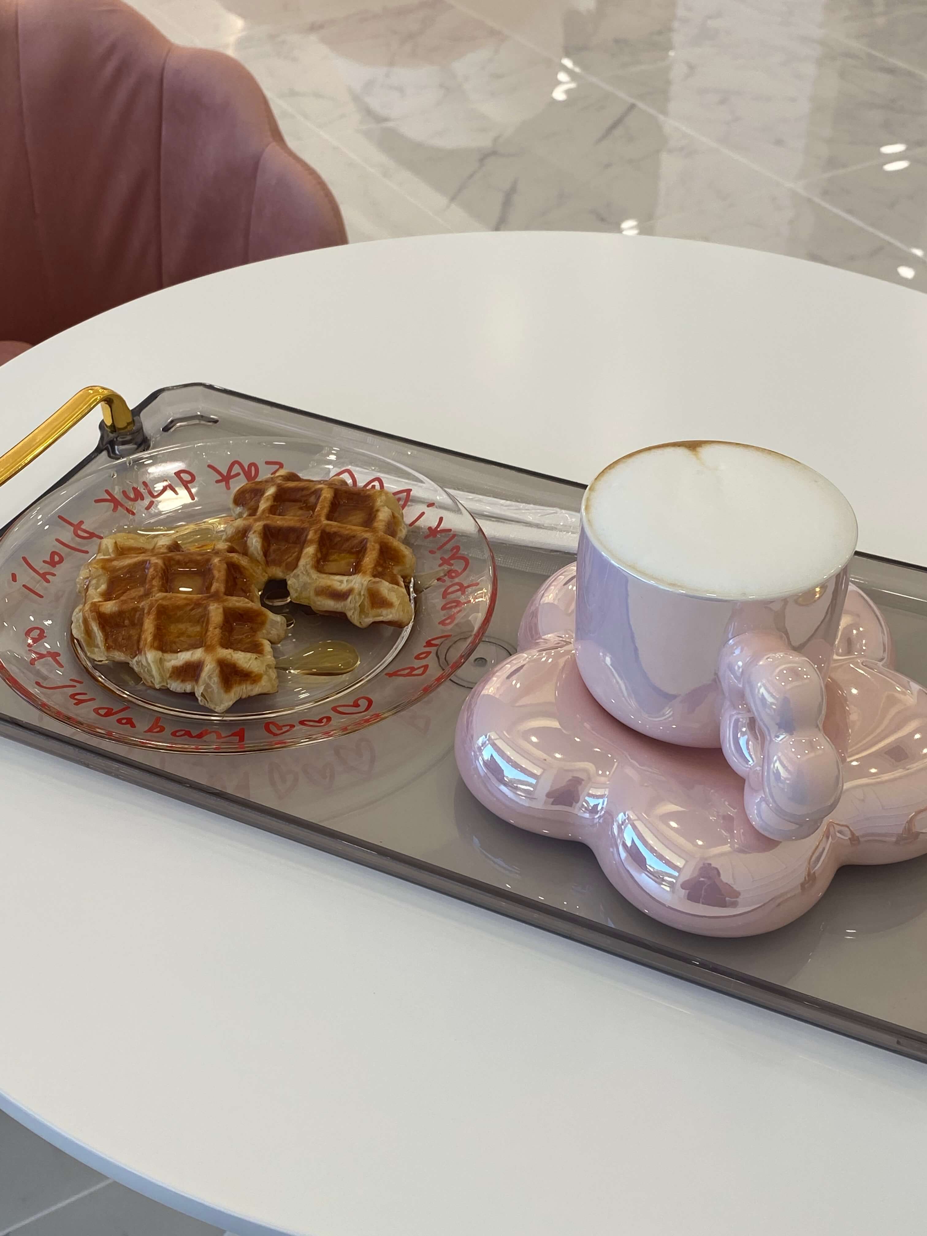 크로플-카페라떼