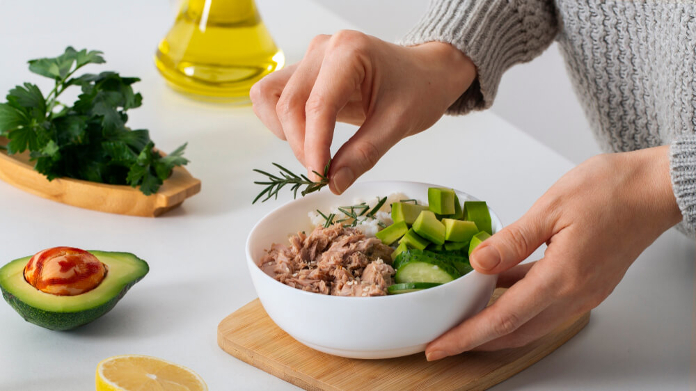 아보카도가 들어간 참치샐러드