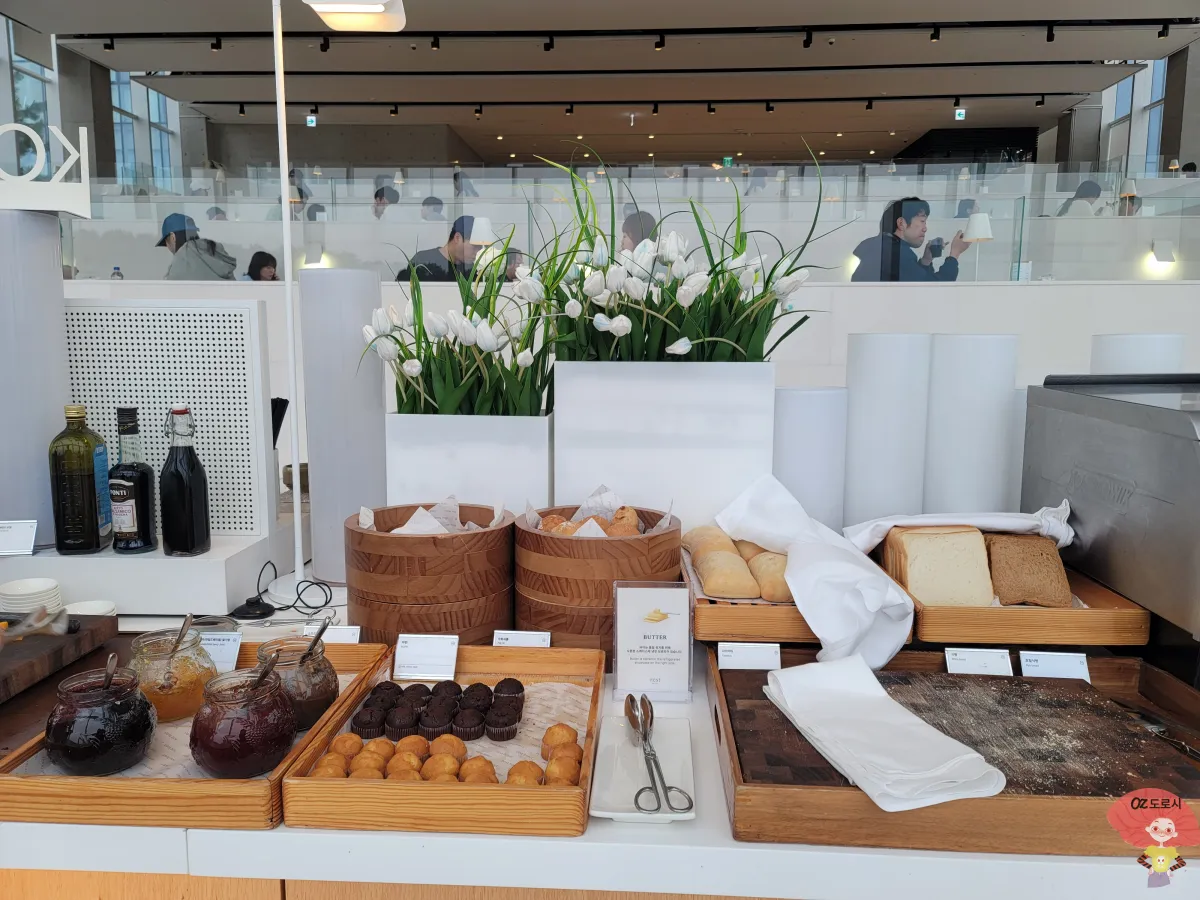 인천-중구-영종도-네스트호텔-레스토랑-플라츠-조식-각종-브레드와-잼-코너