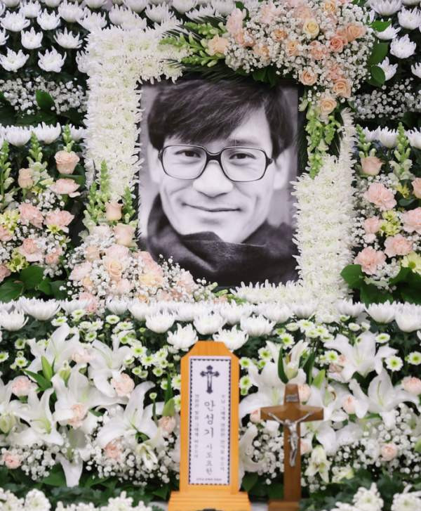 국민배우 안성기 별세