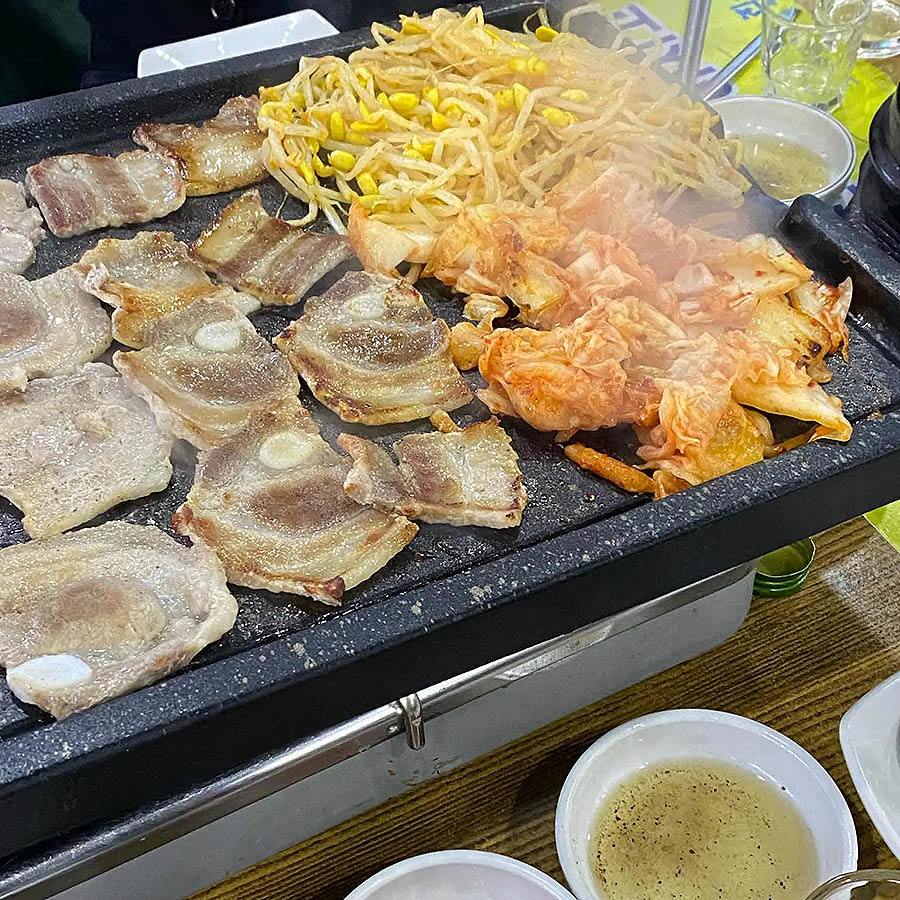 논현동 영동시장 대표 냉삼 '영동원삼겹살'