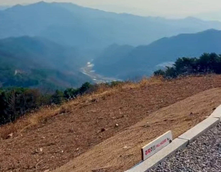 쉼오지캠핑장에서 바라보는 산맥의 아름다움