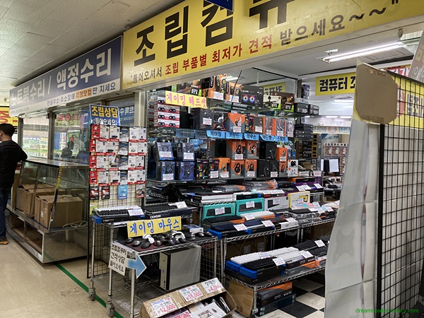 용산 선인상가 2층 정문 근처 기계식 키보드 체험, 만져 볼 수 있는 매장