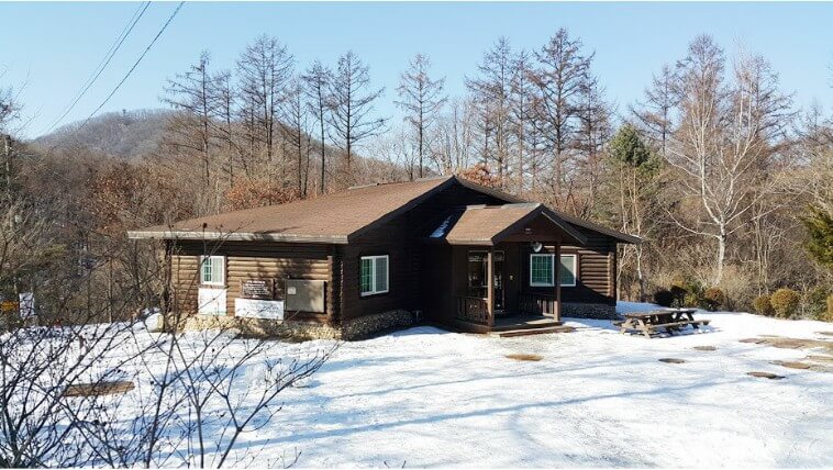 휴양림 객실 상록수 겨울전경