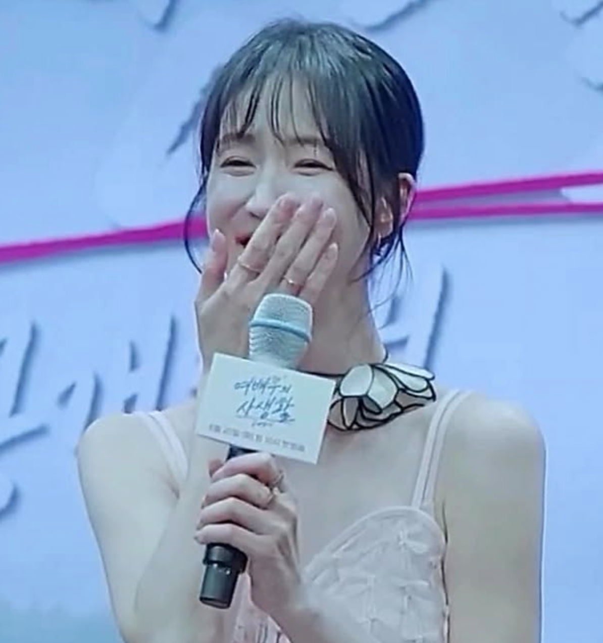 이수경 와인 가격과 아파트, 솔로라서에서 공개된 그녀의 반전 일상