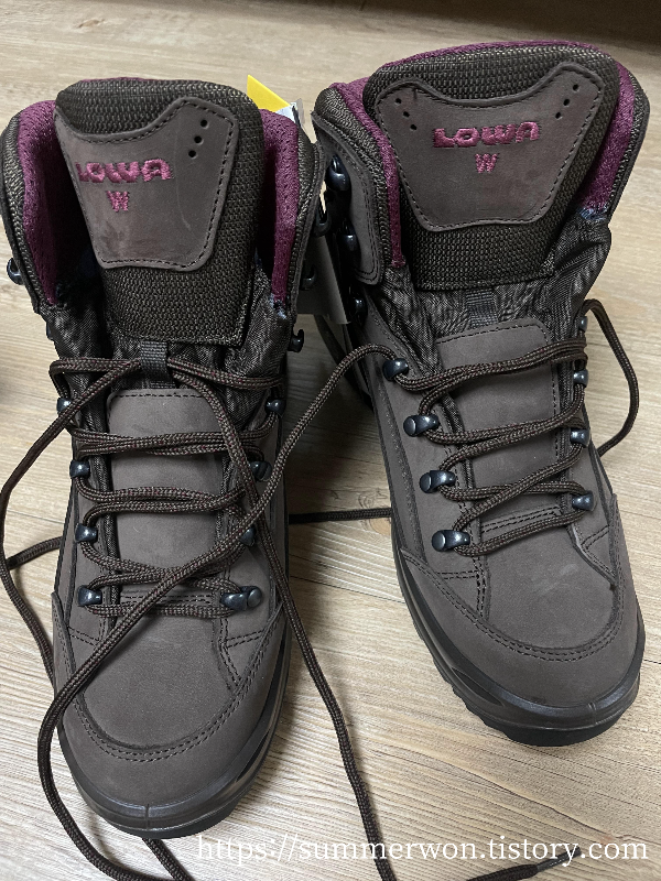 등산화 정면 사진