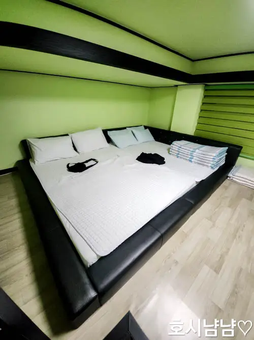 가족-여행에-딱--맞는-넓은-침대