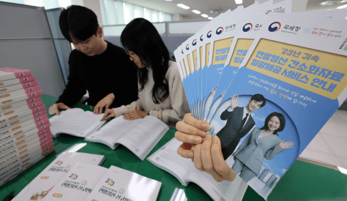 연말정산 일괄제공 사용 시 주의해야 할 핵심 사항을 시각적으로 표현한 이미지