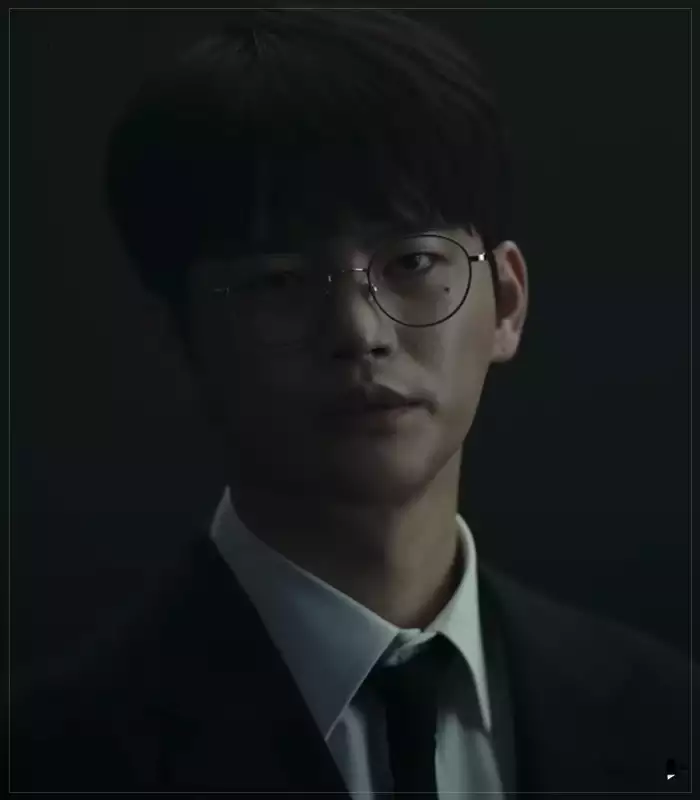 이제-곧-죽습니다-심각한-표정의-이재