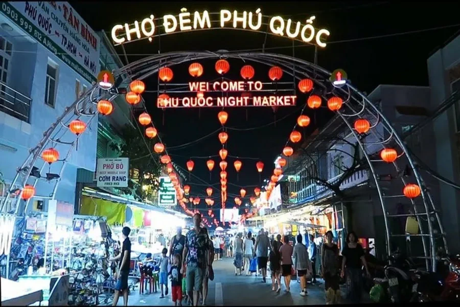 푸꾸옥 야시장 (Dinh Cau Night Market)