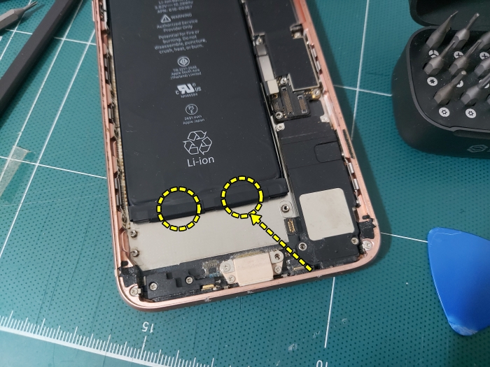 아이폰8 플러스 배터리 제거
