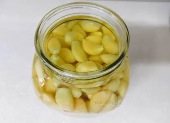 깐마늘장아찌 맛있게 담그는 쉬운 황금 비율 팁 공개_16