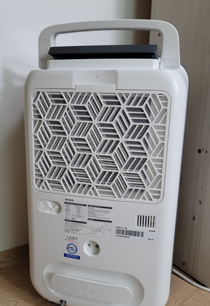 위닉스 제습기 뒷판모습