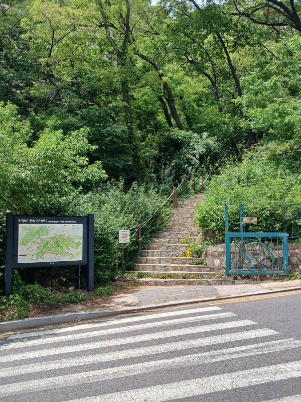 인왕산 등산로 보이다