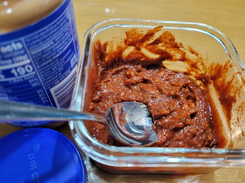 땅콩버터를 넣어 만든 고추장 쌈장