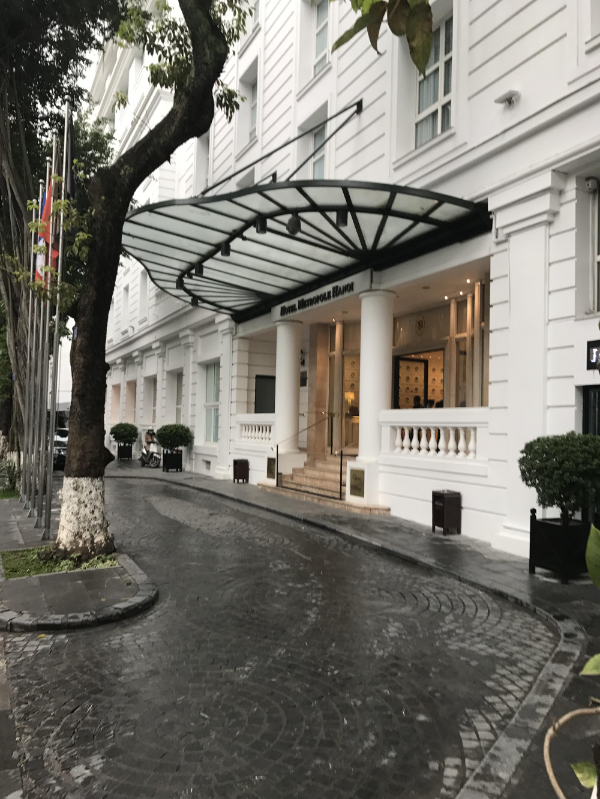 소피텔 레전드 메트로폴 하노이 로비밖