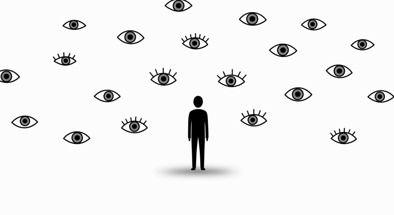 여러 개의 눈 아이콘이 한 사람을 바라보는 관찰자 효과 일러스트