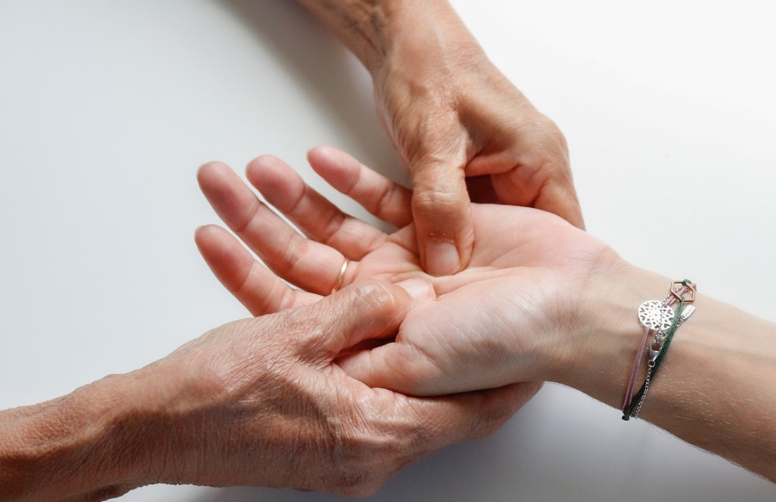 발과 손 피로 해소하는 방법