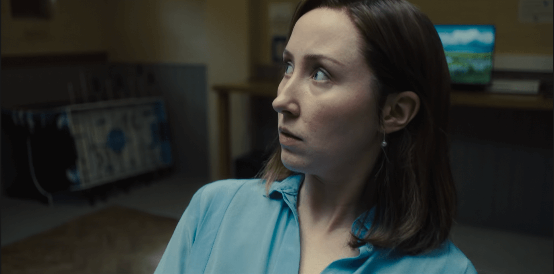 제이미의 행동에 불안함을 느끼는 여자 심리 상담사